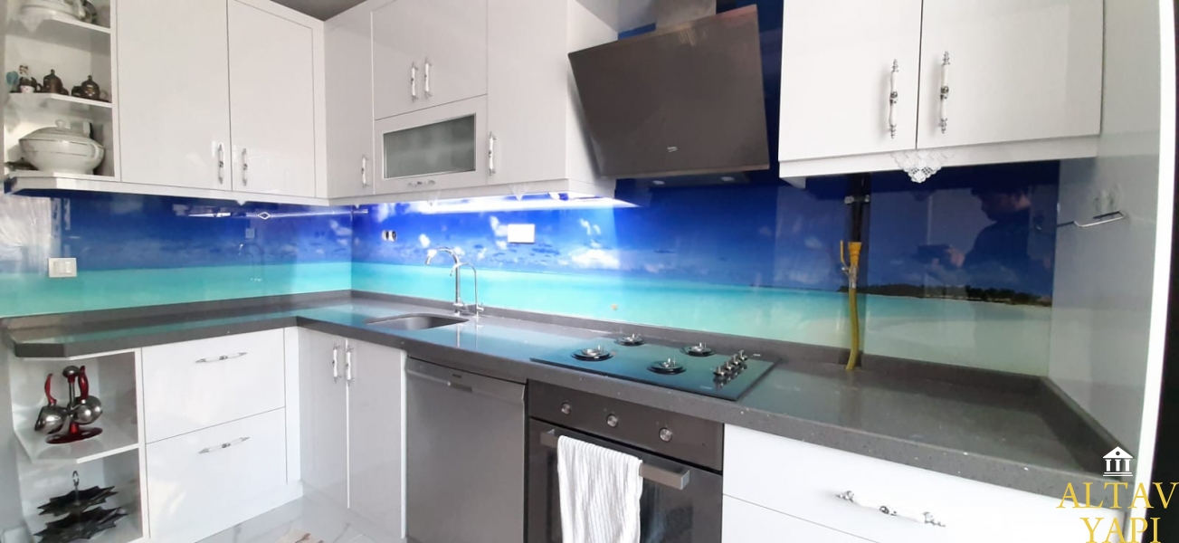 Büyükçekmece mutfak tezgah arasý cam panel çalýþmasý