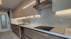 Mutfak tezgah aras� cam modelleri